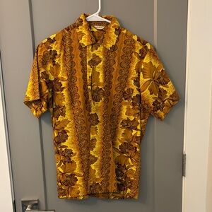 Men's Yellow Floral Short-Sleeve Button-Up Shirt